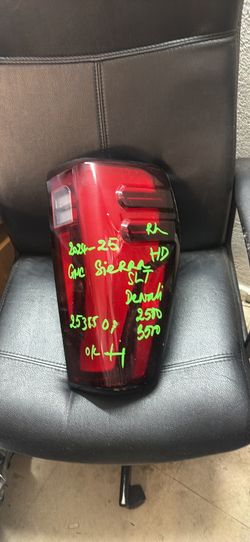 2024-25 gmc Sierra Slt Denali 2500 right taillight