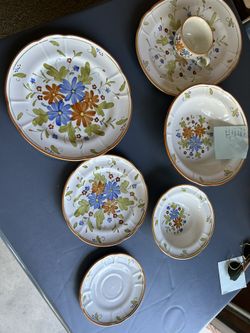 Floral Set Of Dishes (70 Pieces)