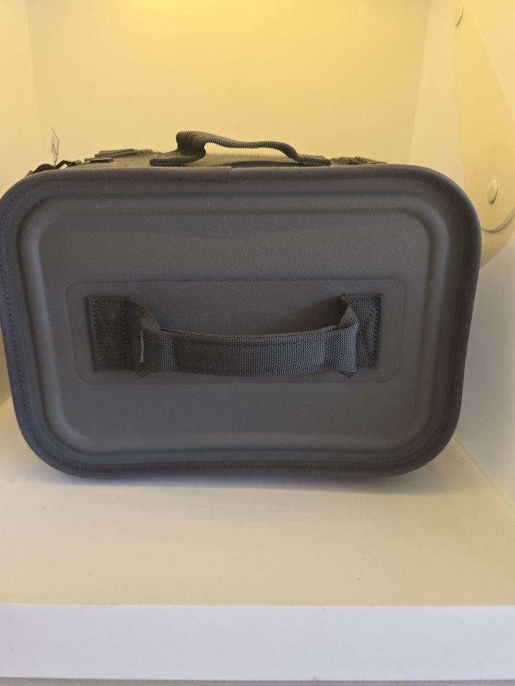 Yeti Blue Navy Cooler Hooper Flip 8 *BRAND NEW*