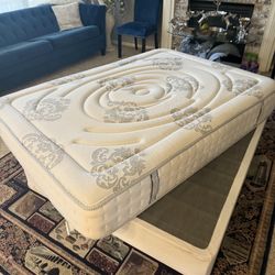 Full Mattress/box Spring (like New)