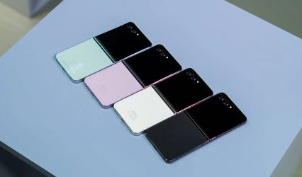  🔮 Modern, Sleek, and Foldable – Galaxy Z Flip 6 On Sale Now