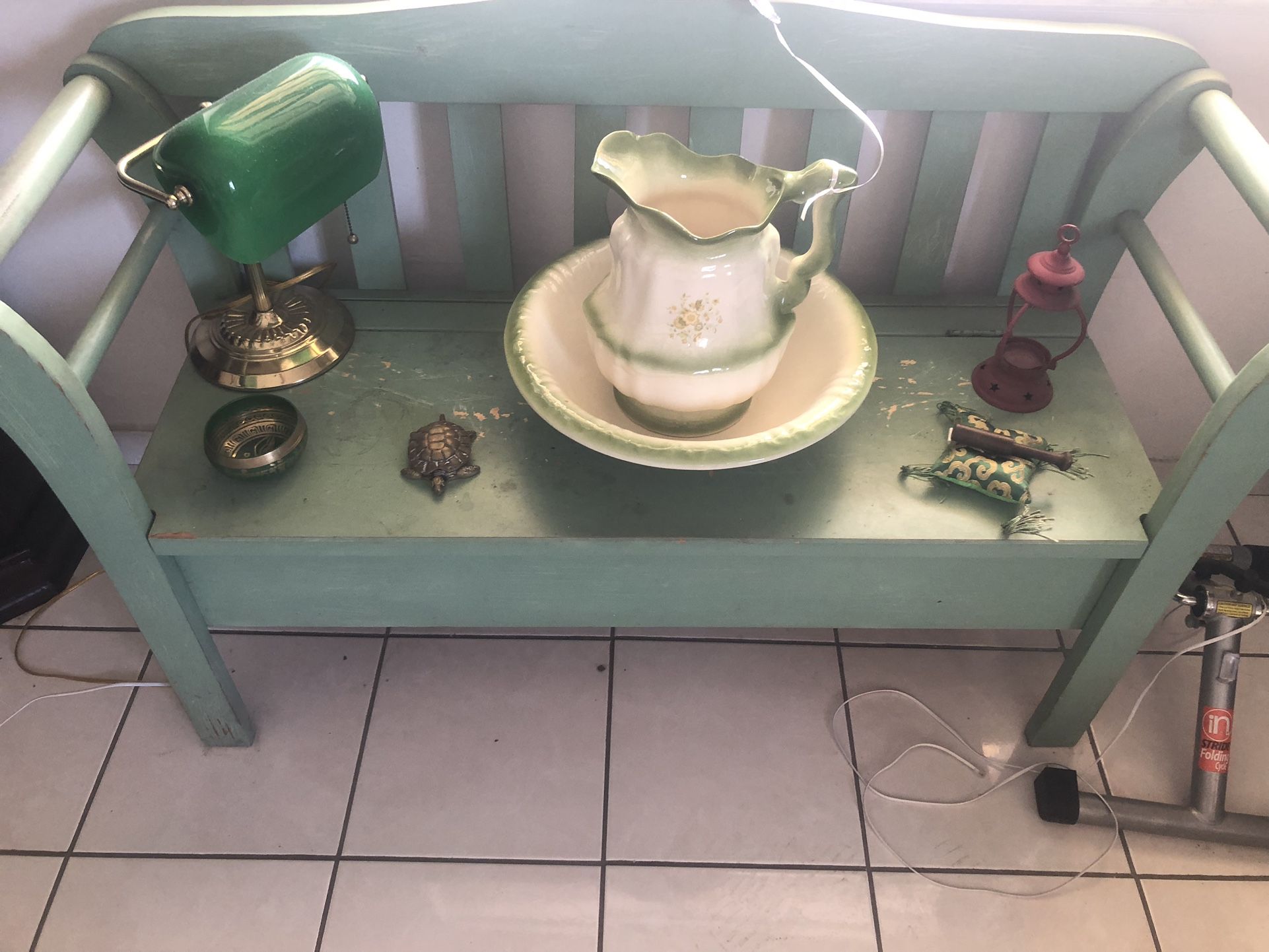 Antique Vase With Wash Basin