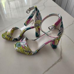 Naturalizer Heels Size 6