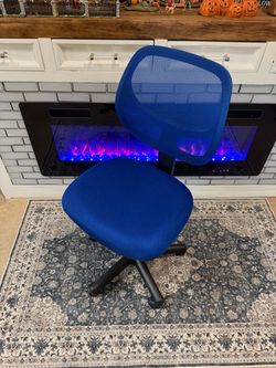 Amazon Basics Blue Kids and Youth Adjustable Height Mesh Low-Back Swivel Desk Chair
