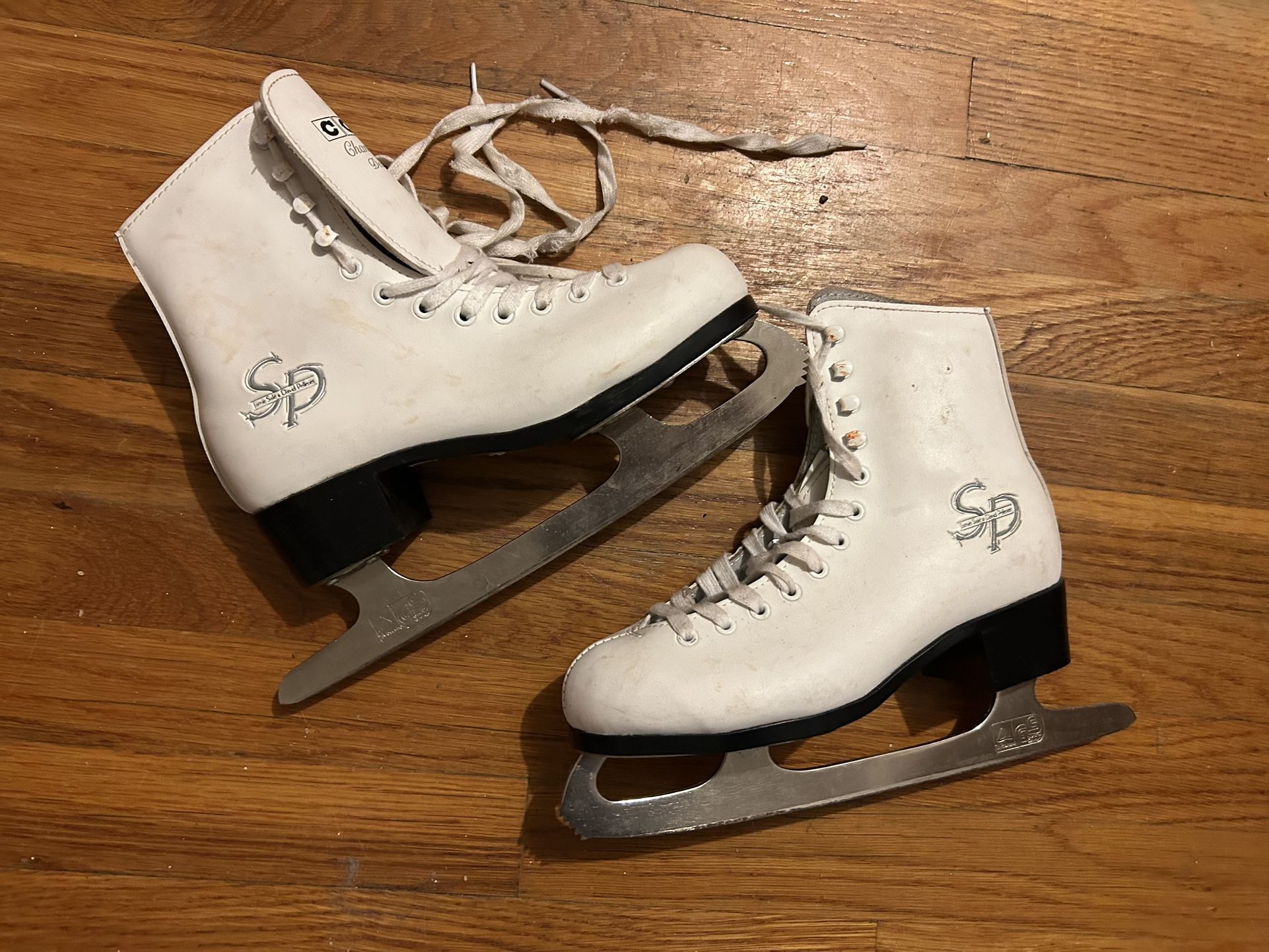 CCM Women’s Sz 6 Figure Skates