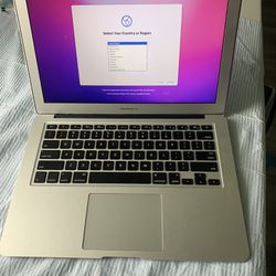 2017 Apple MacBook Air 13inch I-7 Intel (Charger Not Included)