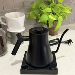 Fellow Stagg EKG Pro Studio Electric Tea Kettle Matte Black
