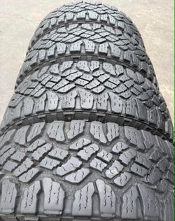 285/70/17 Goodyear 📍📍 Vendo un set de llantas con 80% de vida las 4 📍🌟