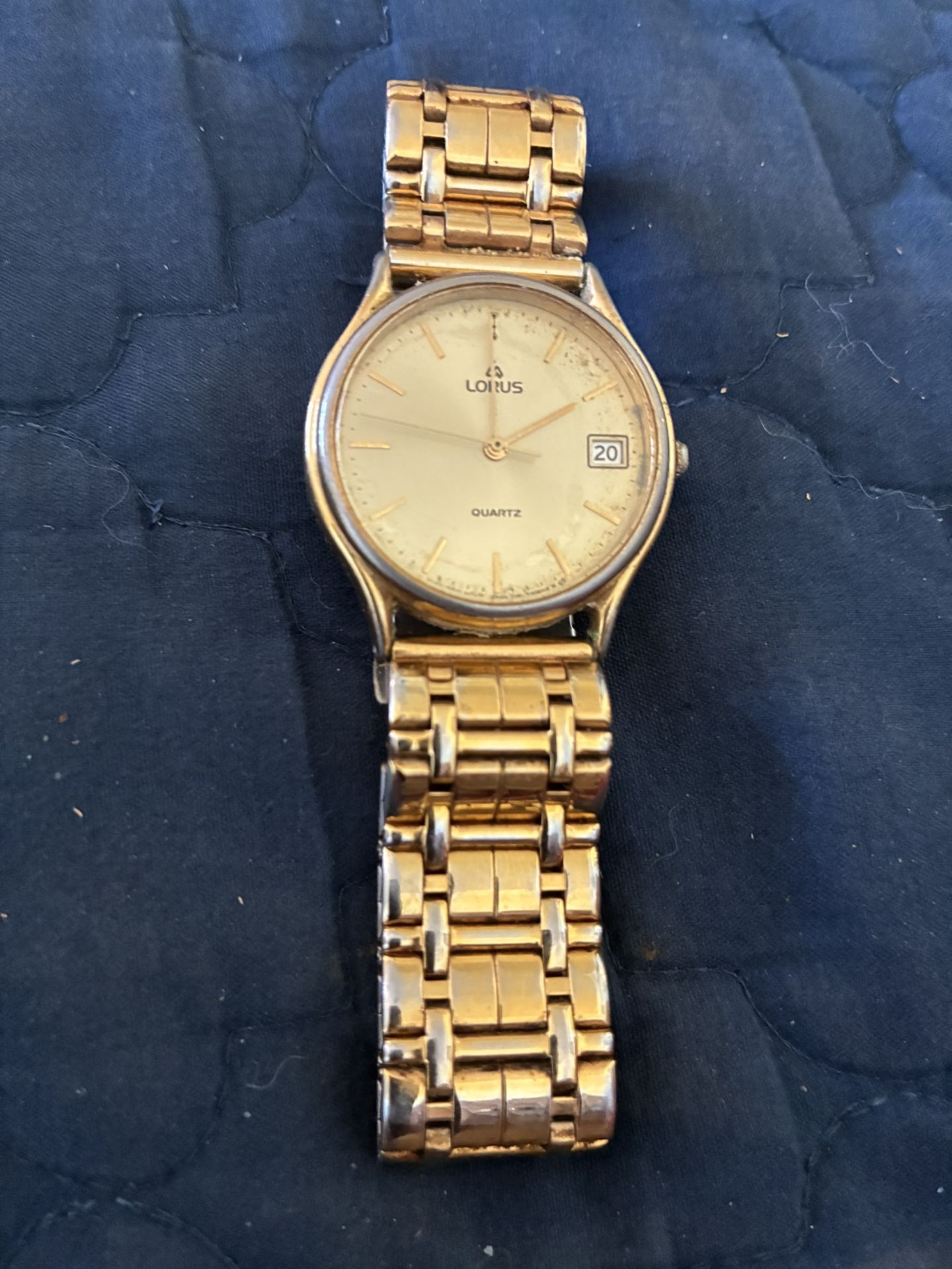 Men’s Lorus Quartz Watch. Steel Back