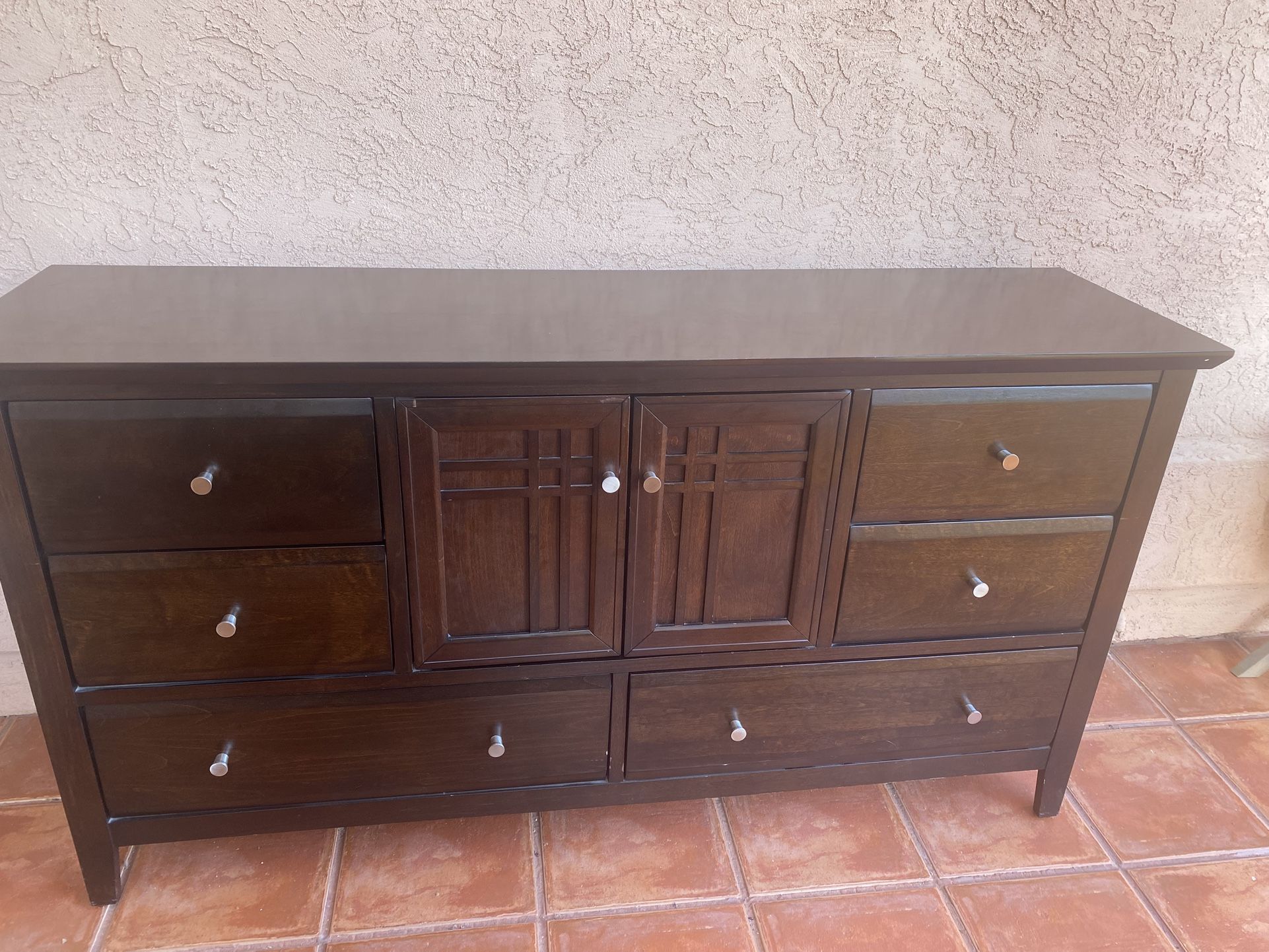 Dresser