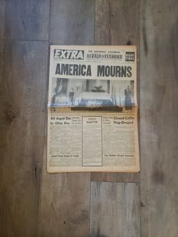 1963 Orginal Herald Examiner News Paper America Mourns