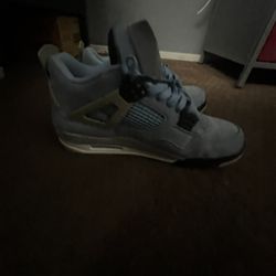 Jordan 4 Retro university blues