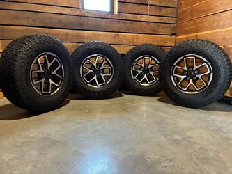 2024 Jeep Gladiator Rubicon 4x4 Tires/Rims Set Wild Peak A/T Sz LT285/70R17 116/113Q