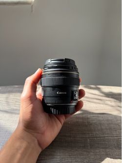Canon EF 85mm f/1.8 USM Portrait Lens – Excellent Condition