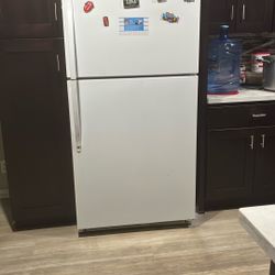 Refrigerator. Whirlpool