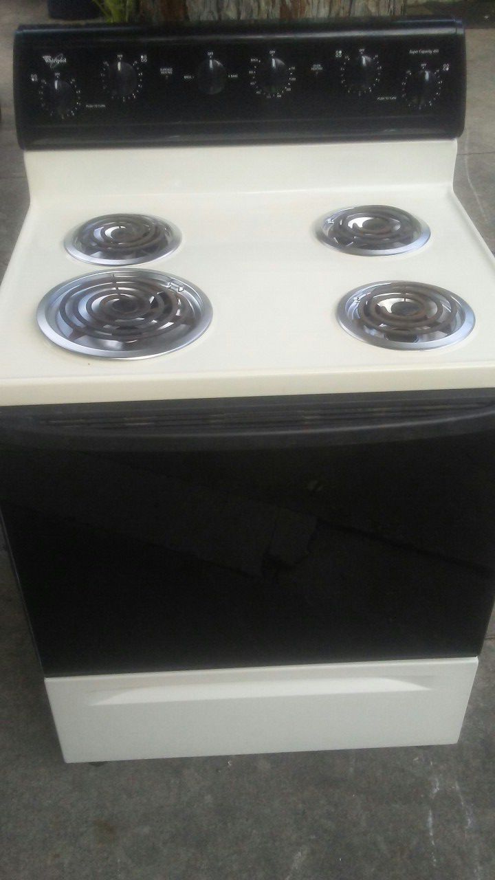 Whirlpool super capacity 465 electric stove. Like new...