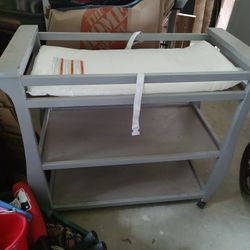 Changing Table On Wheels 