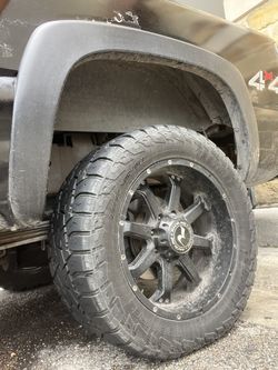 20/12 Race line 8 Lug Chevy Wheels On 33s