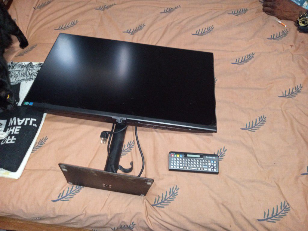 Samsung TV/ Monitor With Special Remote 