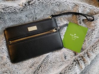 NEW Kate Spade wristlet, black, zippered