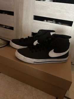 Women’s Nike Court Size 7