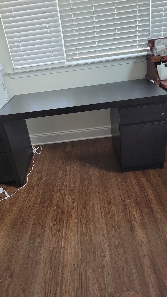 Malm Ikea Desk 