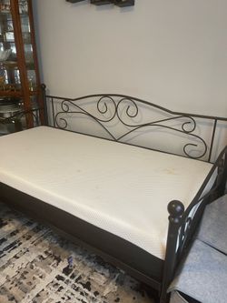 Bed + mattress