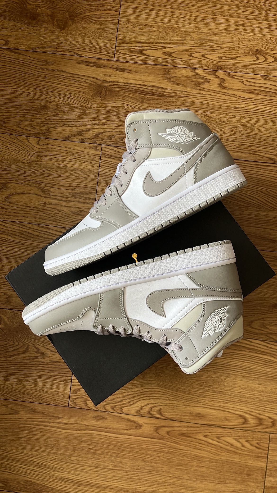 Air Jordan 1 Mid ‘Linen’