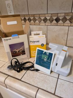 Polaroid Now Camera Bundle