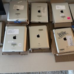  LOT of 65 IPAD’s PLZ CHECK THE PIC FOR THE MODELS 