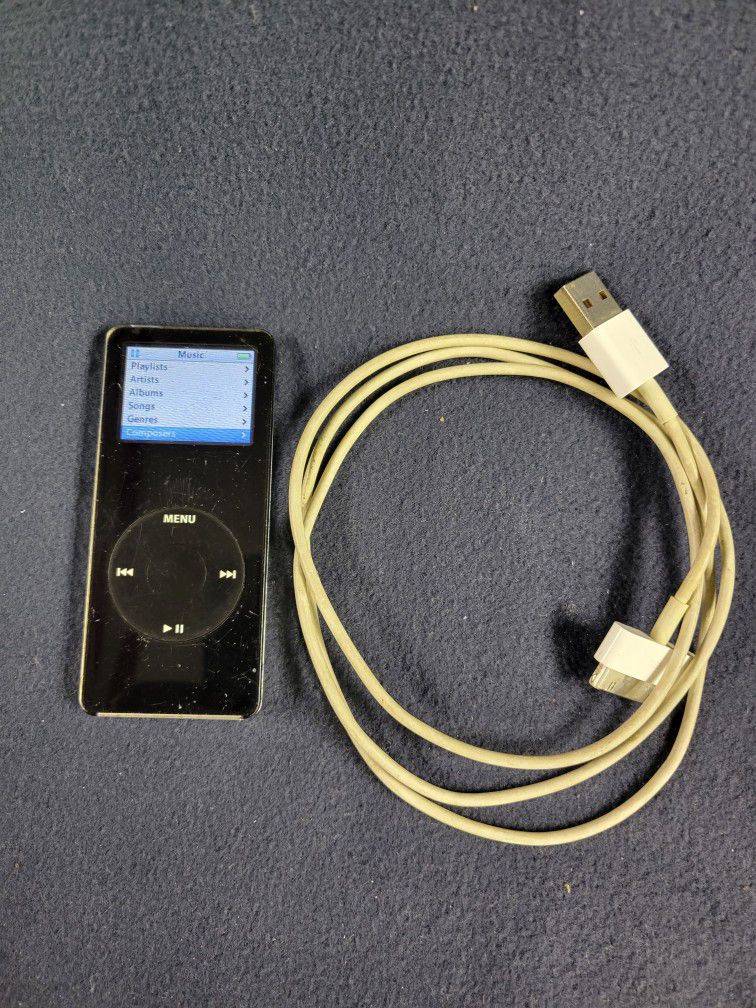 iPod 1GB, (1st Gen) With Power Cord And Case