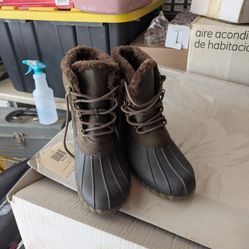 Women's Boots. $15. Obo
