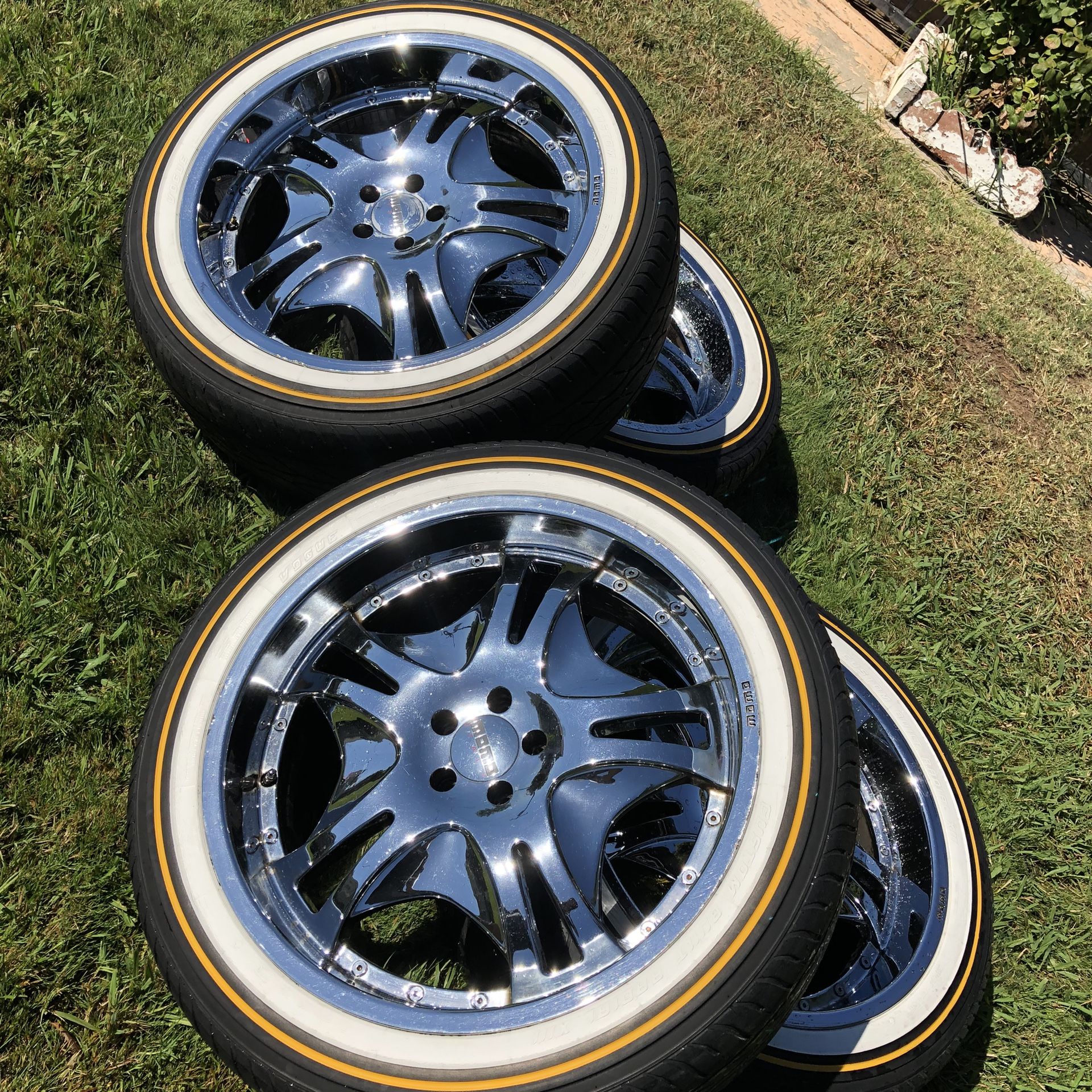 22” MOMO’S & VOGUES