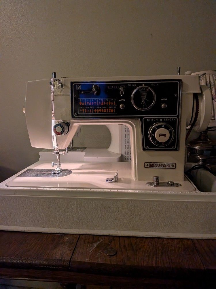 Beautiful Dressmaker Sewing Machine With Case