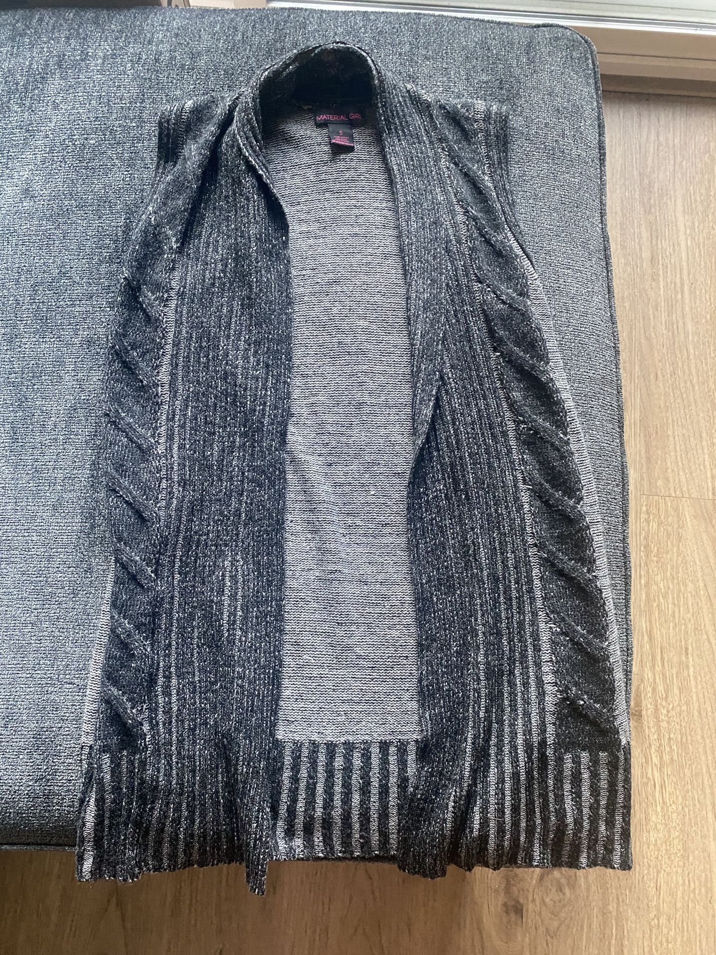 Cute Two-Color Gray, short-sleeve Sweater Shawl