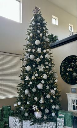 12’ Pre-Lit Christmas Tree