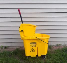 Rubbermaid Mop Bucket