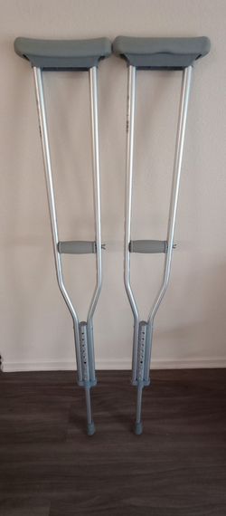 Crutches for adults Size 5'2" -5'10"