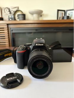 Nikon D5600 DSLR Camera Kit – Like New Condition