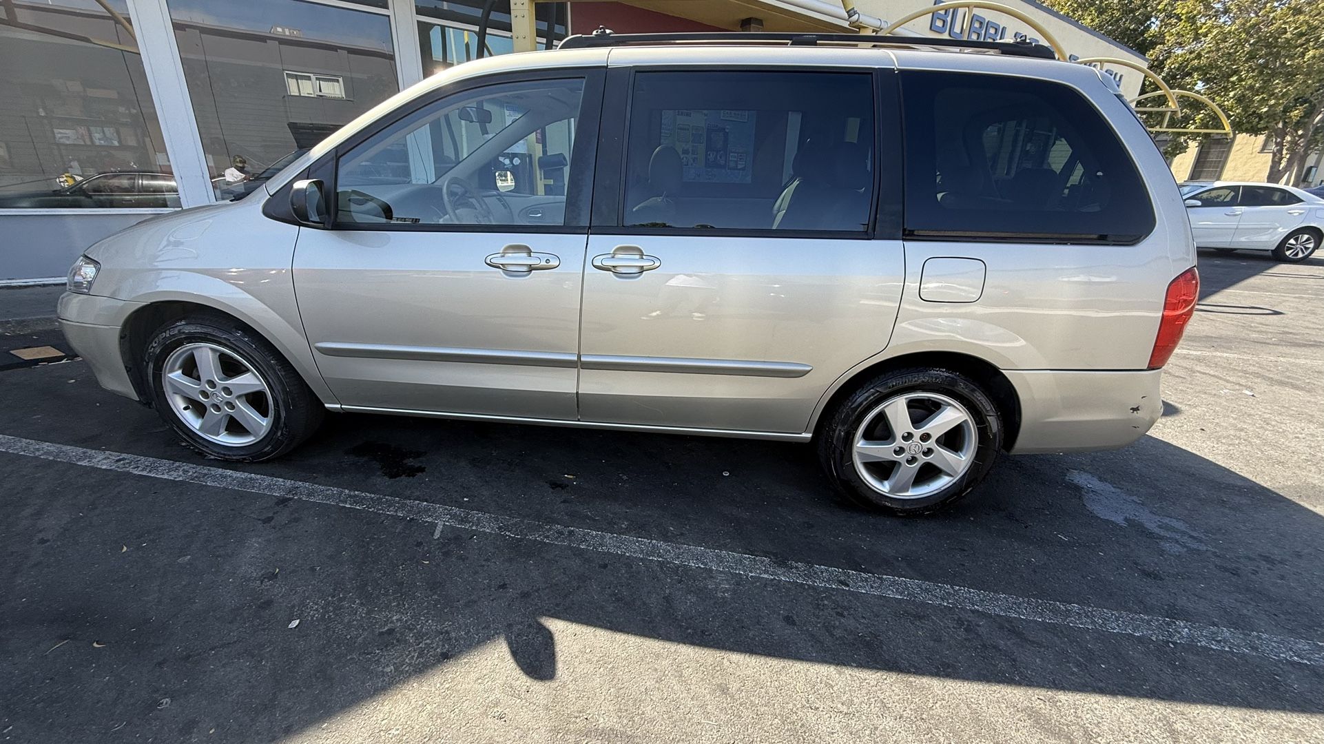 2002 Mazda MPV