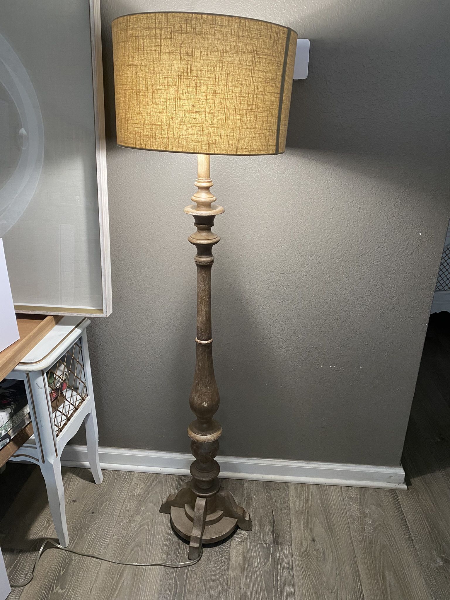 Beautiful Lamp And 40x52 Linen Wall Image