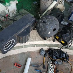 2 Dj Lights And A Smoke Machine 60$