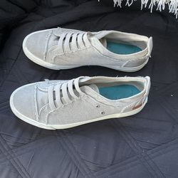 Blowfish Sneakers Slip on  Size 9 Woman’s