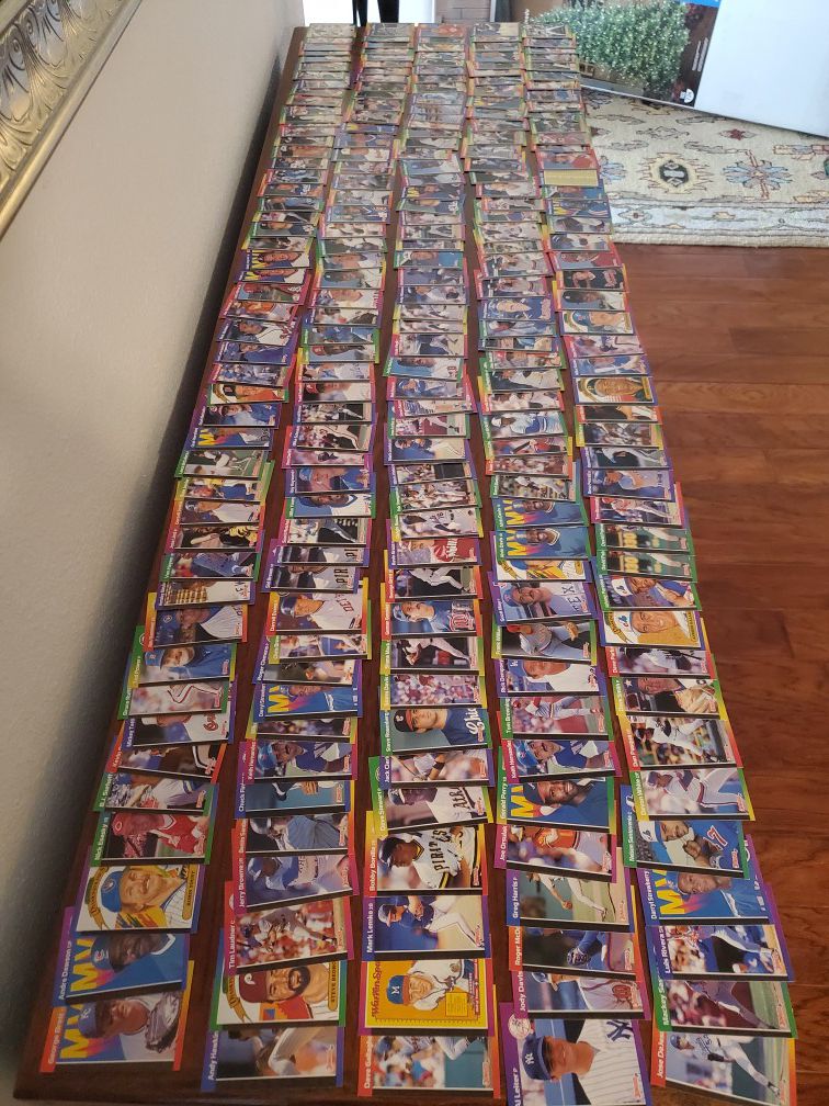 Lot of 750+ Baseball Cards 1988/1989