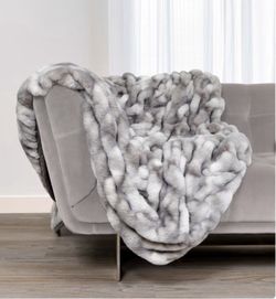 Mon Chateau Kodiak Gray Throw Blanket