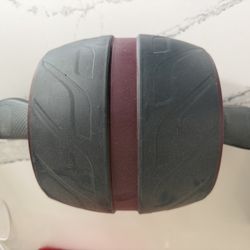 Sturdy Ab Roller – Perfect for Home Core Workouts!