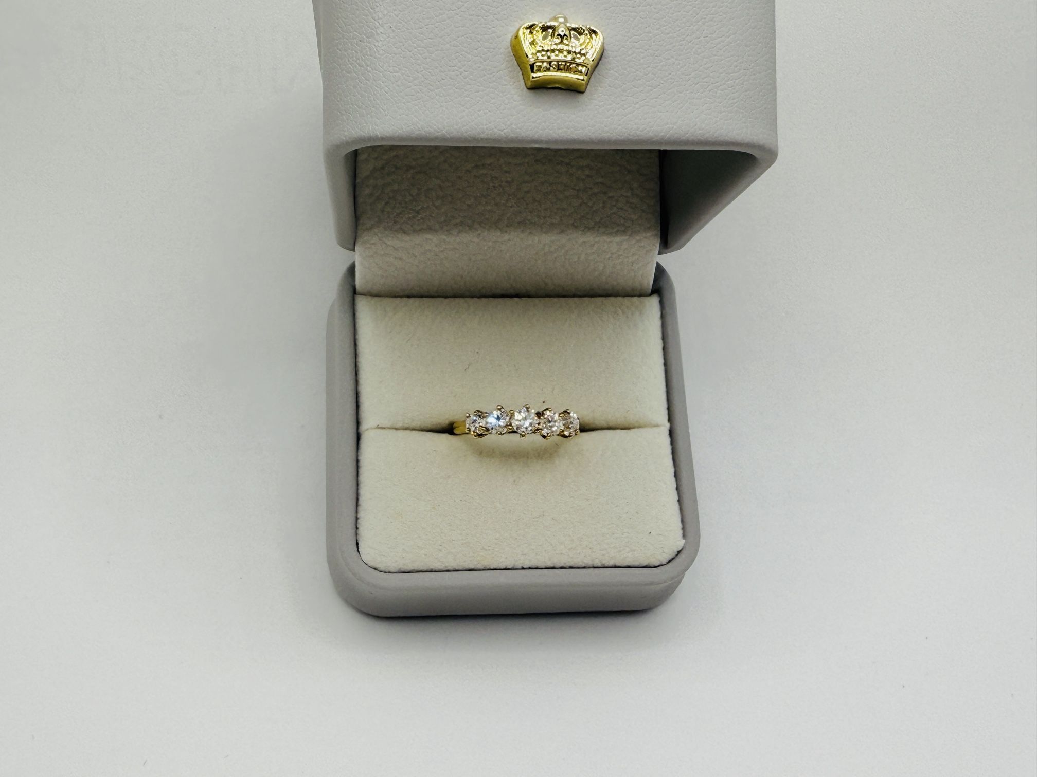 18K Gold Brilliant RoundDiamond Wedding Ring