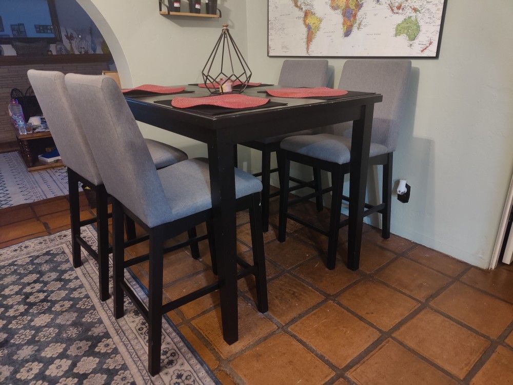 Table And Chairs 
