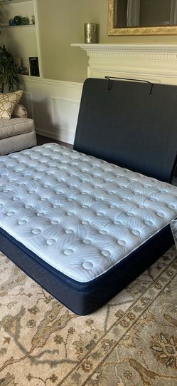 Adjustable bed with full double mattress