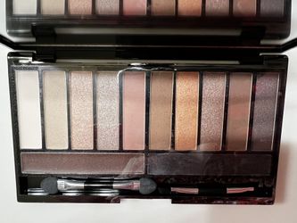 BRAND NEW MACY’S Eye Pallete-Pick up Only 77090 Area